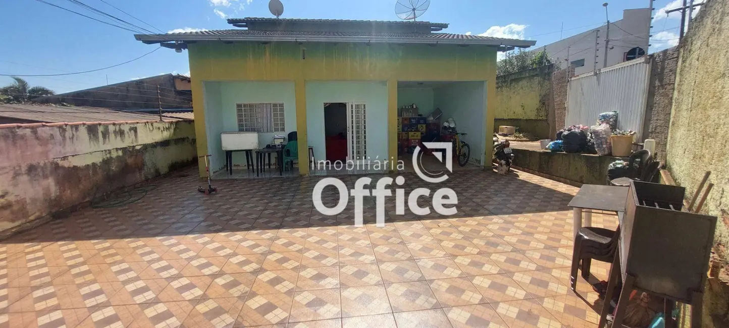 Foto 1 de Casa com 3 quartos à venda, 360m2 em Vila Santana, Anapolis - GO