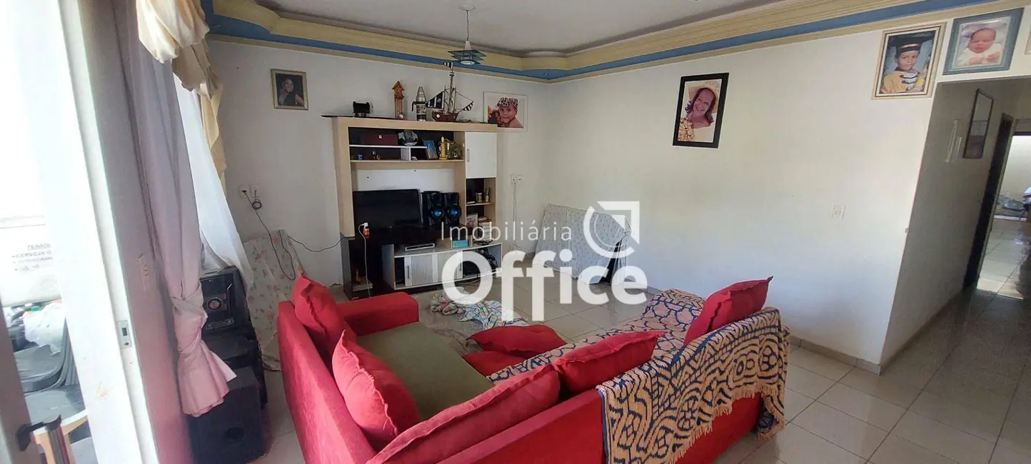 Foto 9 de Casa com 3 quartos à venda, 360m2 em Vila Santana, Anapolis - GO