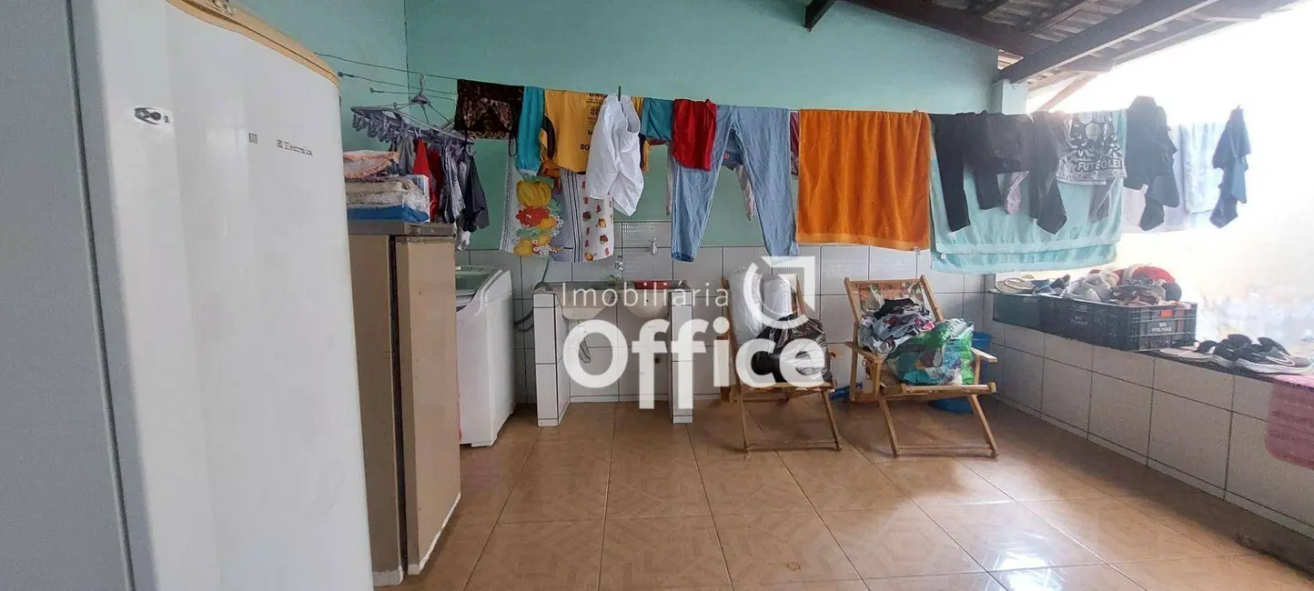 Foto 6 de Casa com 3 quartos à venda, 360m2 em Vila Santana, Anapolis - GO