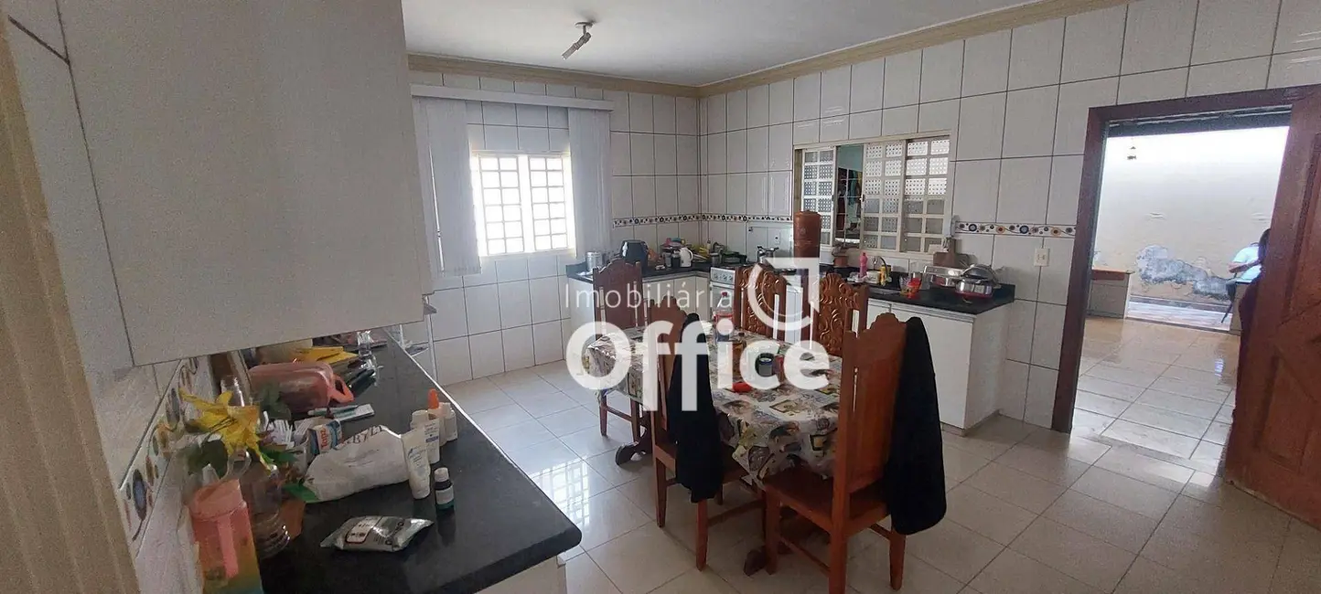 Foto 8 de Casa com 3 quartos à venda, 360m2 em Vila Santana, Anapolis - GO