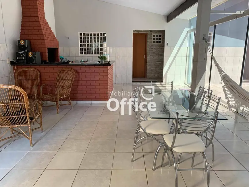 Foto 2 de Casa com 4 quartos à venda, 360m2 em Vila Santa Isabel, Anapolis - GO