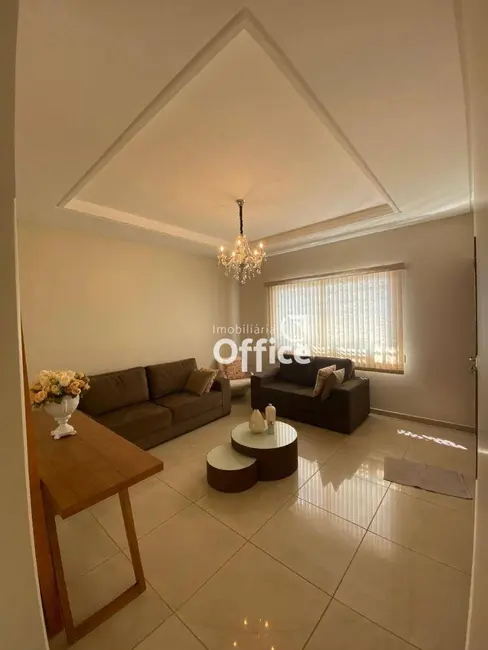 Foto 9 de Casa com 4 quartos à venda, 360m2 em Vila Santa Isabel, Anapolis - GO