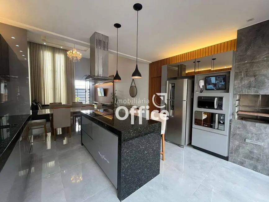 Foto 4 de Casa com 3 quartos à venda, 300m2 em Anapolis - GO