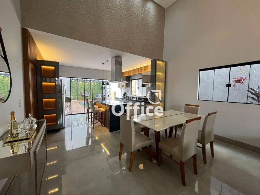 Foto 3 de Casa com 3 quartos à venda, 300m2 em Anapolis - GO