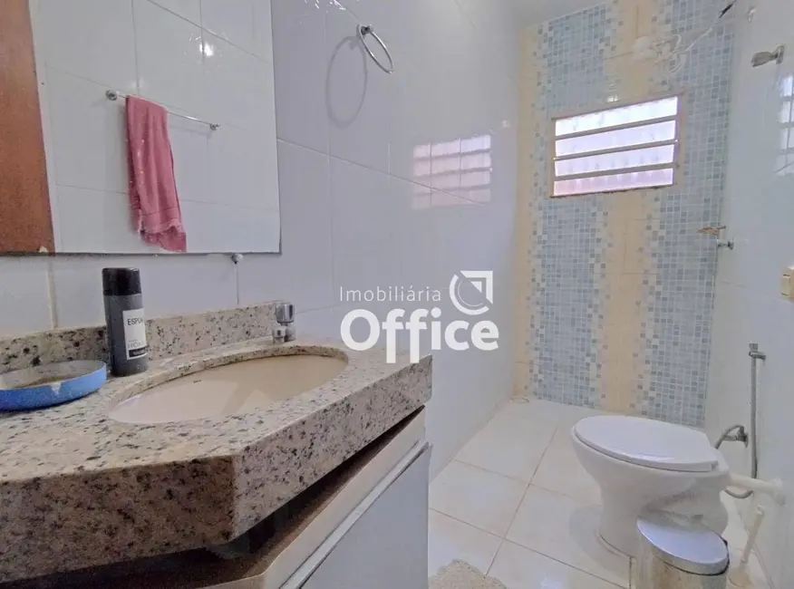 Foto 8 de Casa com 3 quartos à venda, 300m2 em Anapolis - GO