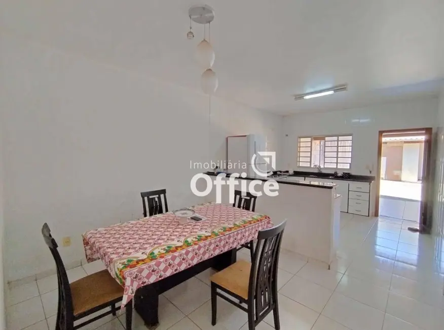 Foto 6 de Casa com 3 quartos à venda, 300m2 em Anapolis - GO