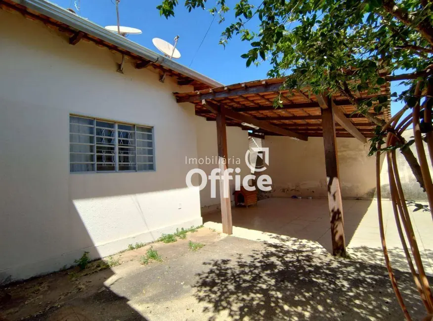 Foto 2 de Casa com 3 quartos à venda, 300m2 em Anapolis - GO