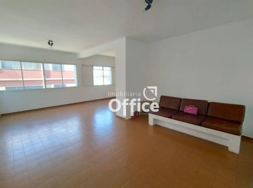 Foto 2 de Apartamento com 2 quartos à venda, 77m2 em Setor Central, Anapolis - GO