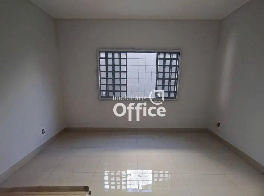 Foto 5 de Casa com 3 quartos à venda, 360m2 em Jardim Petrópolis, Anapolis - GO