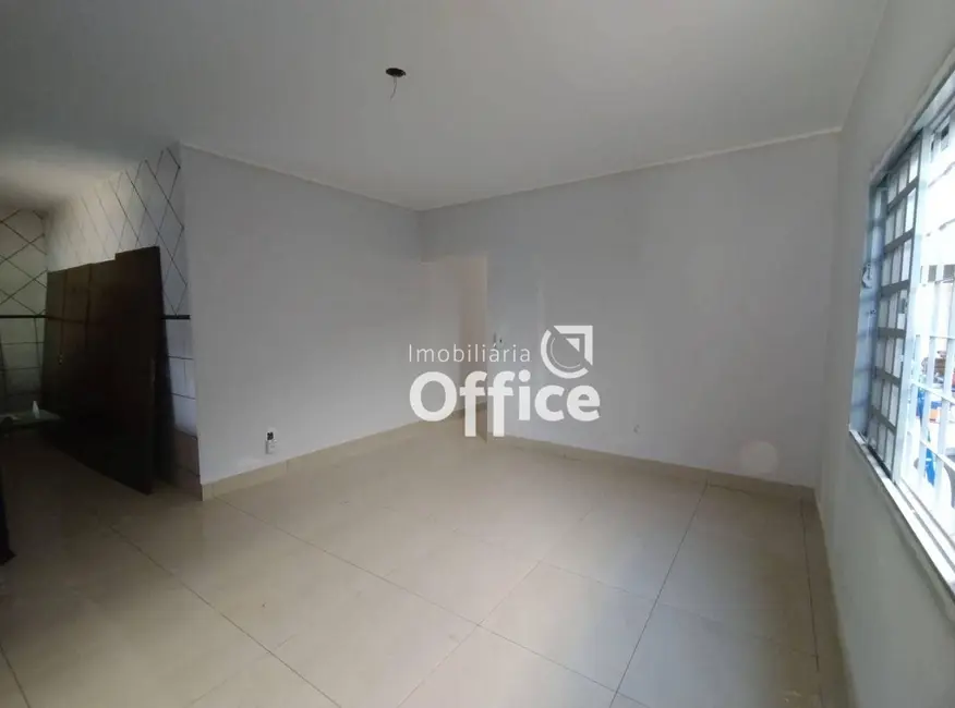 Foto 3 de Casa com 3 quartos à venda, 360m2 em Jardim Petrópolis, Anapolis - GO