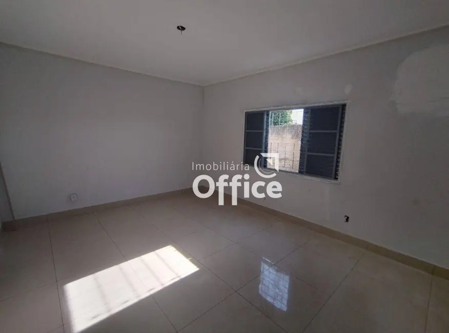 Foto 2 de Casa com 3 quartos à venda, 360m2 em Jardim Petrópolis, Anapolis - GO