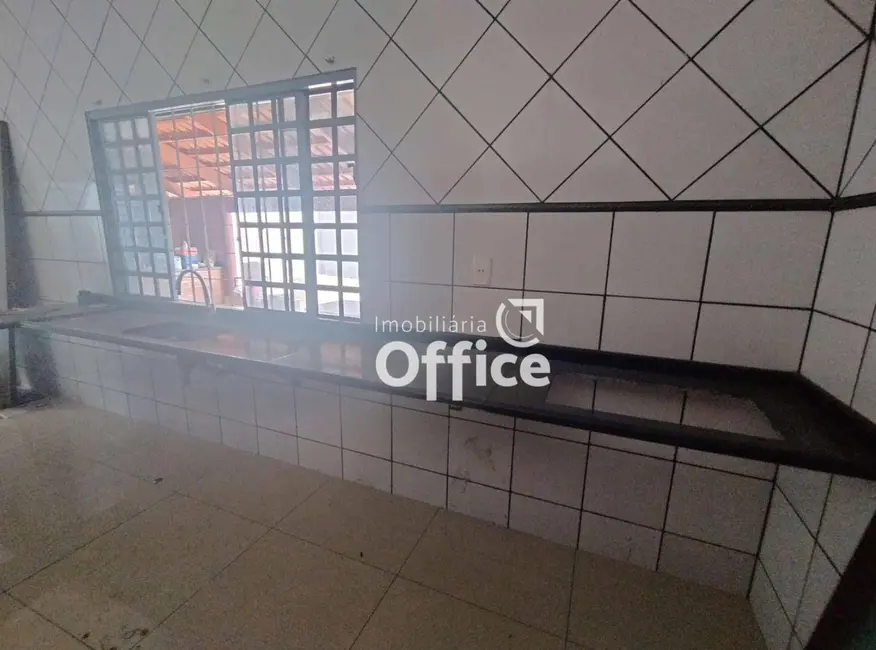 Foto 4 de Casa com 3 quartos à venda, 360m2 em Jardim Petrópolis, Anapolis - GO