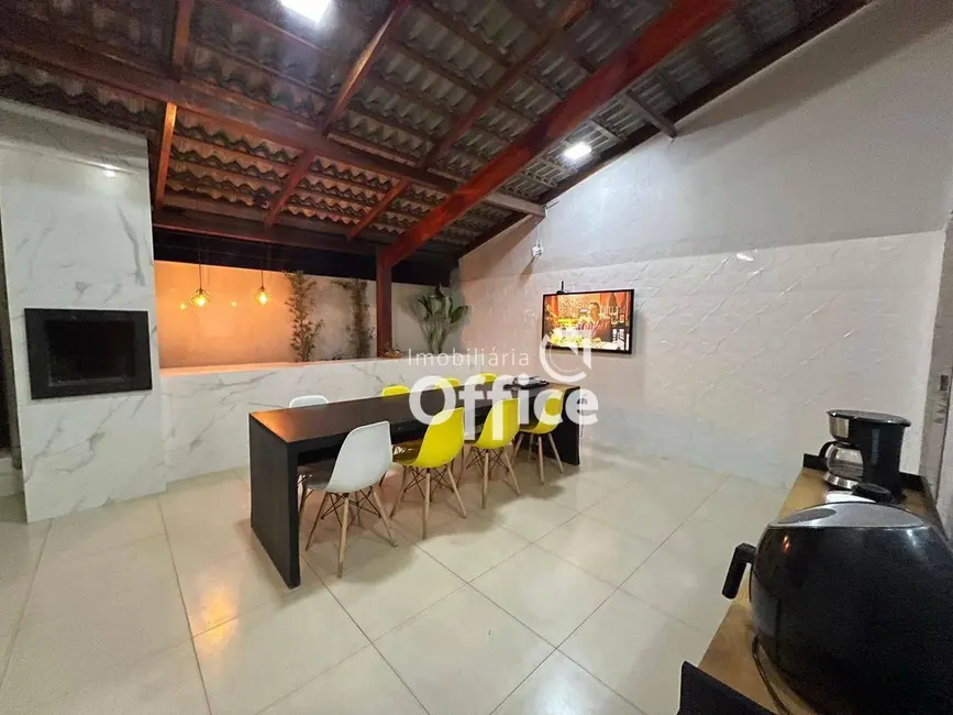 Foto 2 de Casa com 3 quartos à venda, 200m2 em Residencial Ayrton Senna, Anapolis - GO