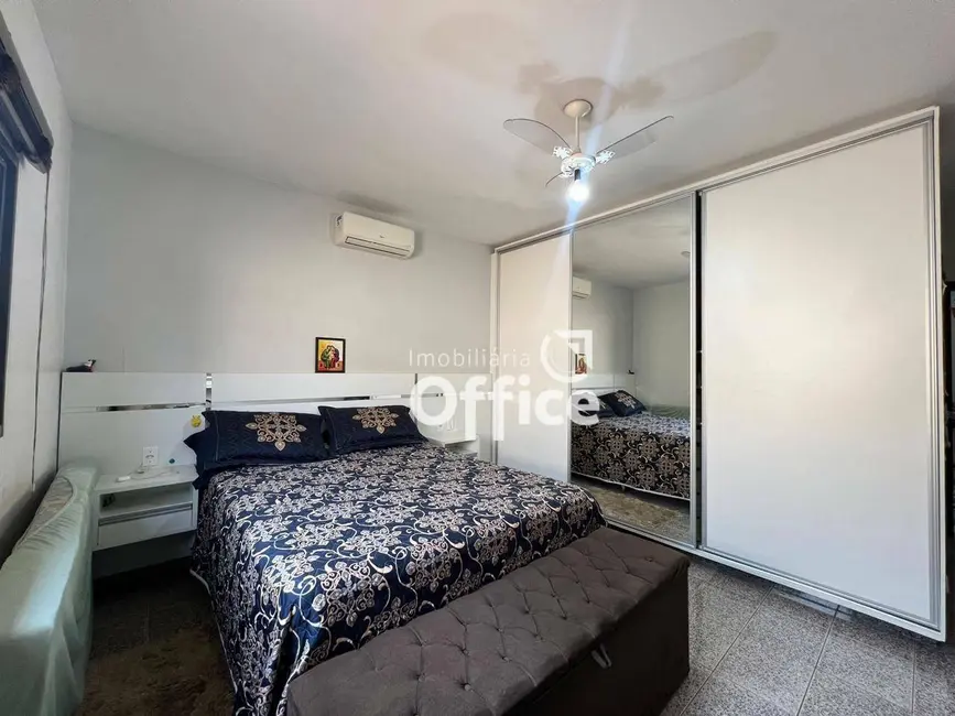 Foto 8 de Casa com 3 quartos à venda, 398m2 em Anápolis City, Anapolis - GO