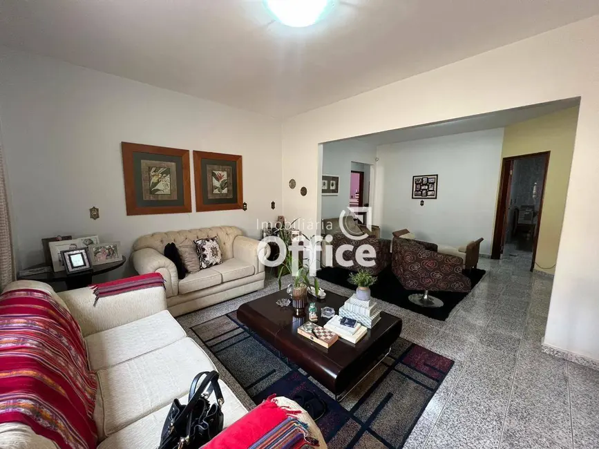 Foto 4 de Casa com 3 quartos à venda, 398m2 em Anápolis City, Anapolis - GO