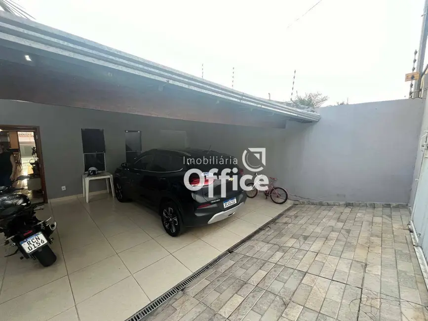 Foto 3 de Casa com 3 quartos à venda, 200m2 em Residencial Florença, Anapolis - GO