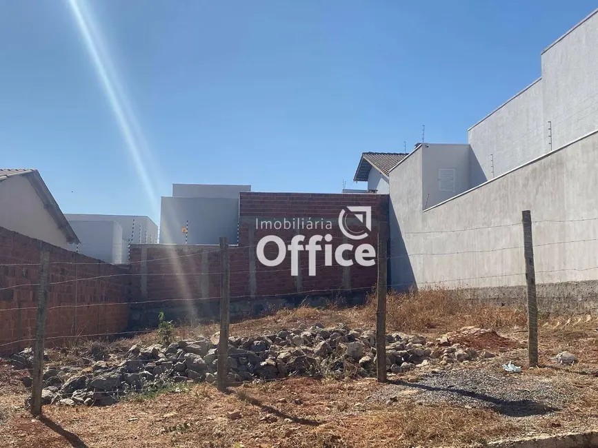 Foto 1 de Terreno / Lote à venda, 200m2 em Jardim Itália, Anapolis - GO