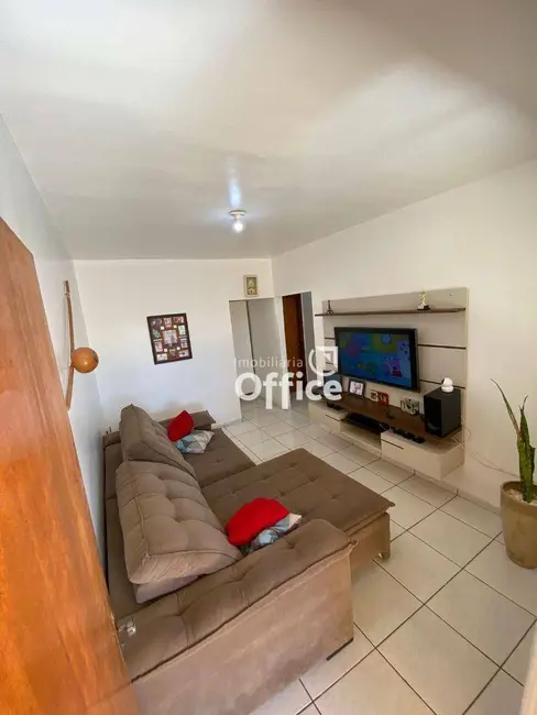 Casa com 3 quartos à venda, 300m2 em Vila Norte, Anapolis - GO - imagem 3 Foto 3 de Casa com 3 quartos à venda, 300m2 em Vila Norte, Anapolis - GO
