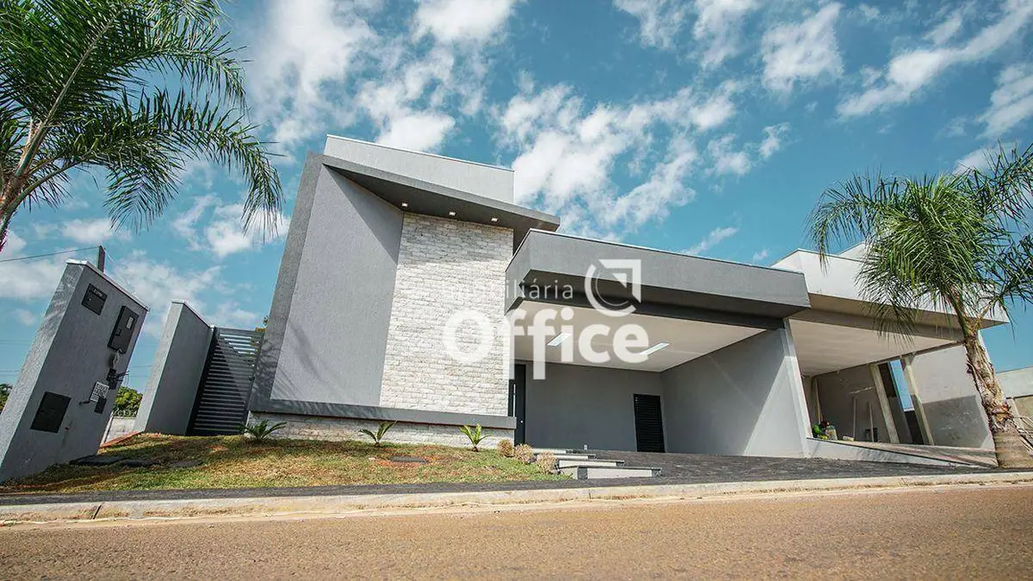 Foto 1 de Casa com 3 quartos à venda, 360m2 em Anapolis - GO