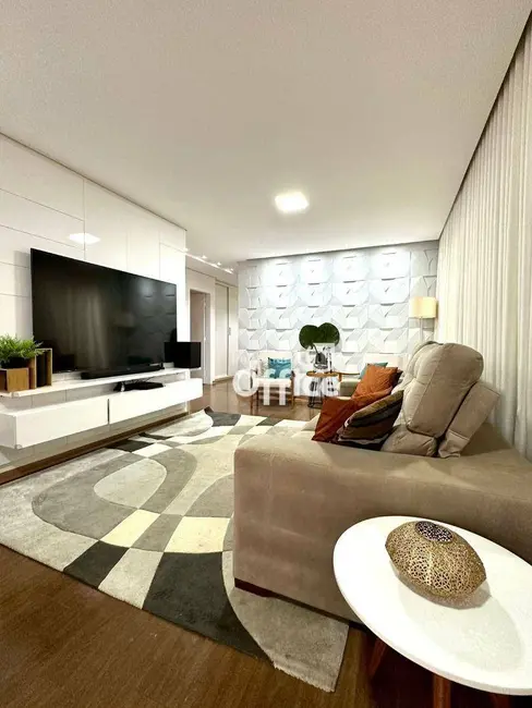 Foto 2 de Casa com 3 quartos à venda, 250m2 em Vila Miguel Jorge, Anapolis - GO