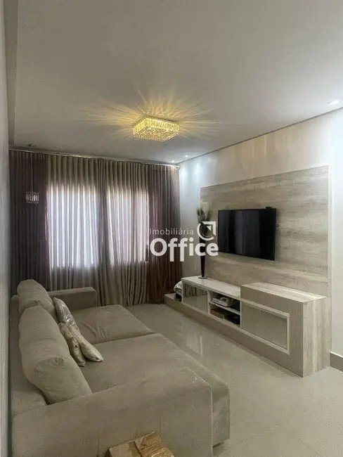 Casa com 3 quartos à venda, 595m2 em Anapolis - GO - imagem 2 Foto 2 de Casa com 3 quartos à venda, 595m2 em Anapolis - GO