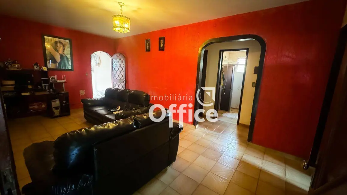 Foto 4 de Casa com 3 quartos à venda, 400m2 em Bandeiras, Anapolis - GO
