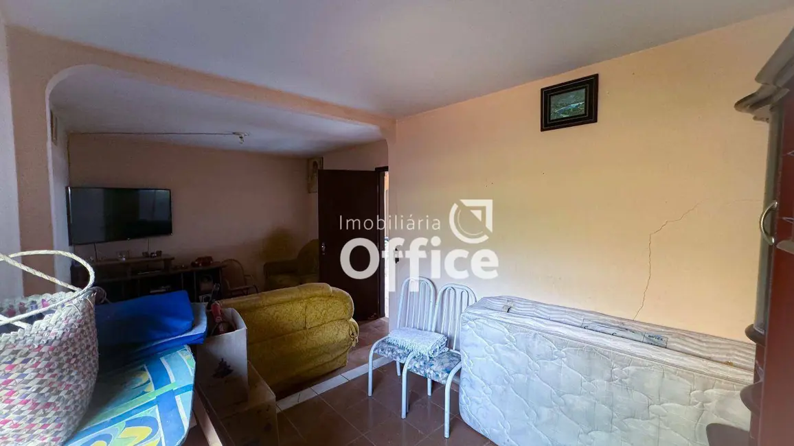 Foto 3 de Casa com 3 quartos à venda, 400m2 em Bandeiras, Anapolis - GO