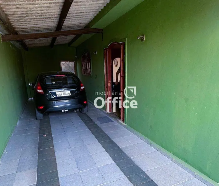 Foto 2 de Casa com 3 quartos à venda, 400m2 em Bandeiras, Anapolis - GO
