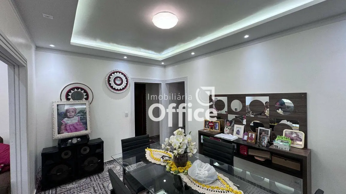 Casa com 3 quartos à venda, 300m2 em Las Palmas, Anapolis - GO - imagem 6 Foto 6 de Casa com 3 quartos à venda, 300m2 em Las Palmas, Anapolis - GO