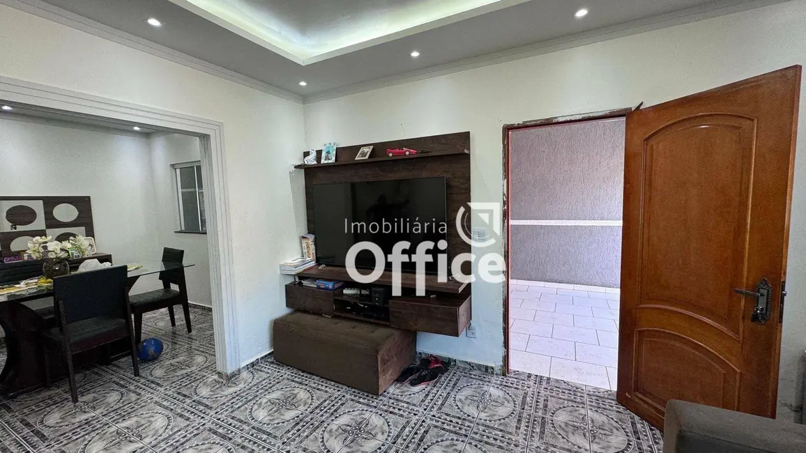 Casa com 3 quartos à venda, 300m2 em Las Palmas, Anapolis - GO - imagem 4 Foto 4 de Casa com 3 quartos à venda, 300m2 em Las Palmas, Anapolis - GO