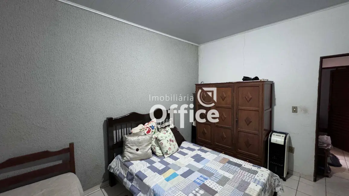 Foto 7 de Casa com 2 quartos à venda, 367m2 em Vila Jaiara, Anapolis - GO