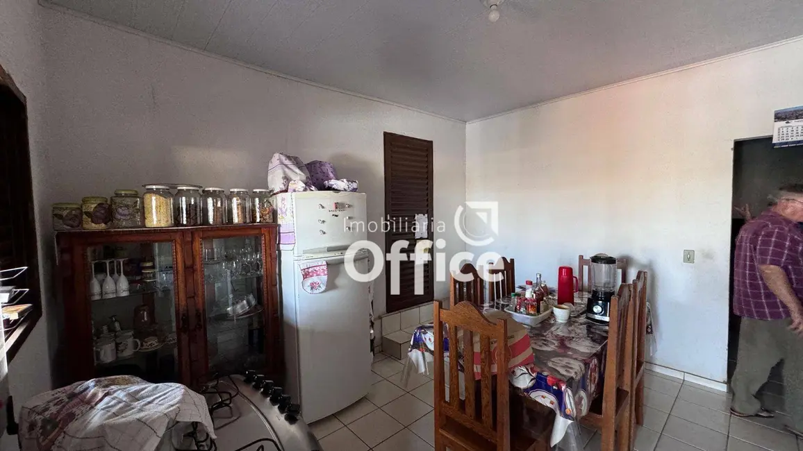 Foto 4 de Casa com 2 quartos à venda, 367m2 em Vila Jaiara, Anapolis - GO