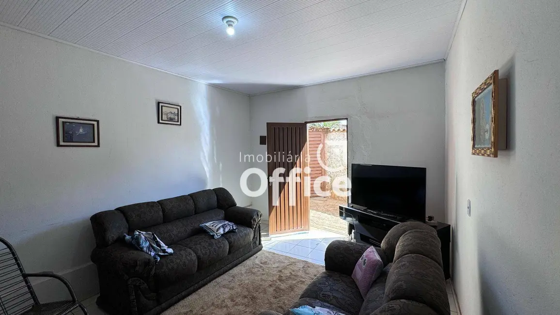 Foto 3 de Casa com 2 quartos à venda, 367m2 em Vila Jaiara, Anapolis - GO