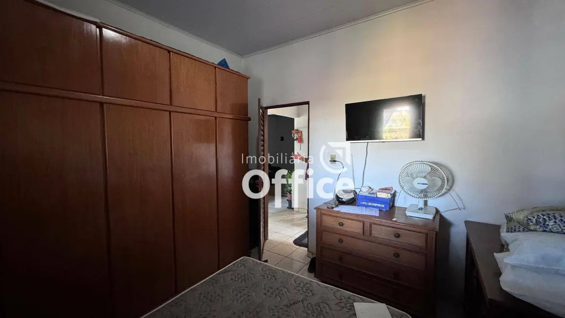 Foto 5 de Casa com 2 quartos à venda, 367m2 em Vila Jaiara, Anapolis - GO