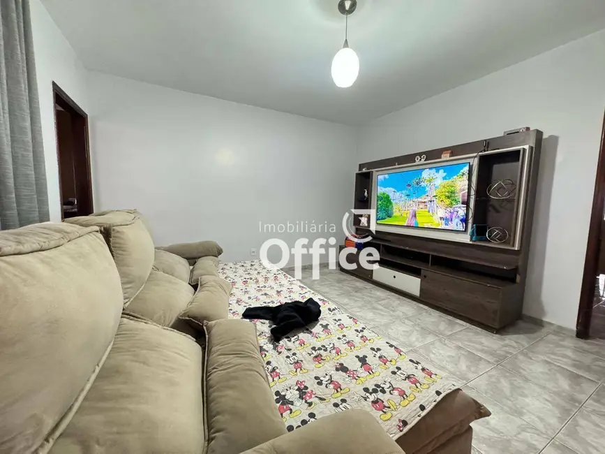 Casa com 3 quartos à venda, 360m2 em Batista, Anapolis - GO - imagem 3 Foto 3 de Casa com 3 quartos à venda, 360m2 em Batista, Anapolis - GO