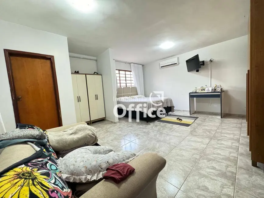 Casa com 3 quartos à venda, 360m2 em Batista, Anapolis - GO - imagem 4 Foto 4 de Casa com 3 quartos à venda, 360m2 em Batista, Anapolis - GO