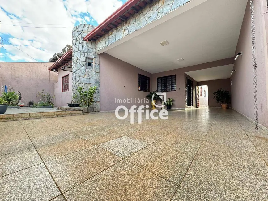 Casa com 3 quartos à venda, 360m2 em Batista, Anapolis - GO - imagem 2 Foto 2 de Casa com 3 quartos à venda, 360m2 em Batista, Anapolis - GO