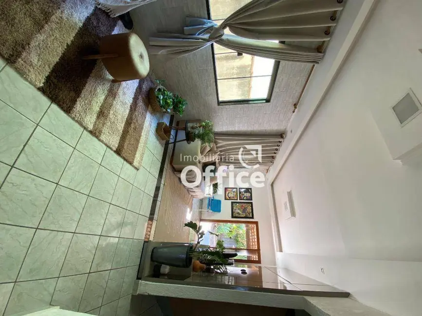 Casa com 3 quartos à venda, 300m2 em Alto da Bela Vista, Anapolis - GO - imagem 6 Foto 6 de Casa com 3 quartos à venda, 300m2 em Alto da Bela Vista, Anapolis - GO