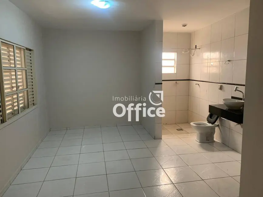 Casa com 3 quartos à venda, 426m2 em Setor Central, Anapolis - GO - imagem 4 Foto 4 de Casa com 3 quartos à venda, 426m2 em Setor Central, Anapolis - GO