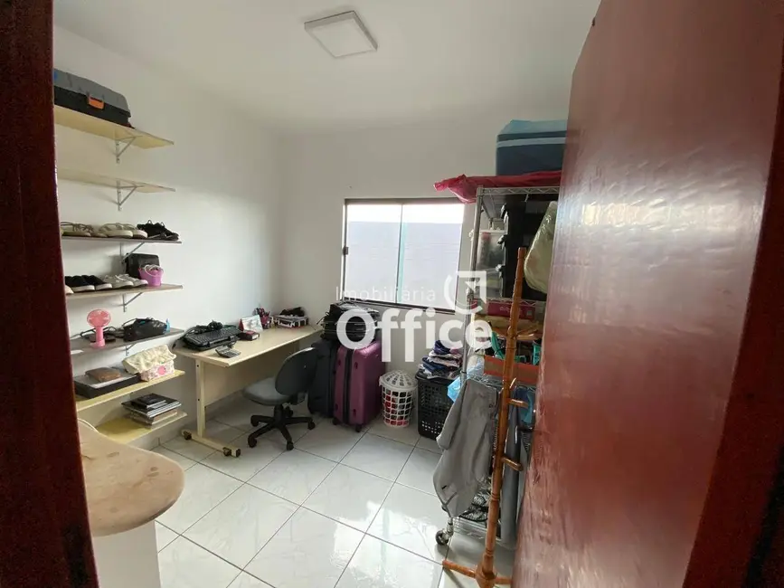Casa com 3 quartos à venda, 255m2 em Anapolis - GO - imagem 7 Foto 7 de Casa com 3 quartos à venda, 255m2 em Anapolis - GO