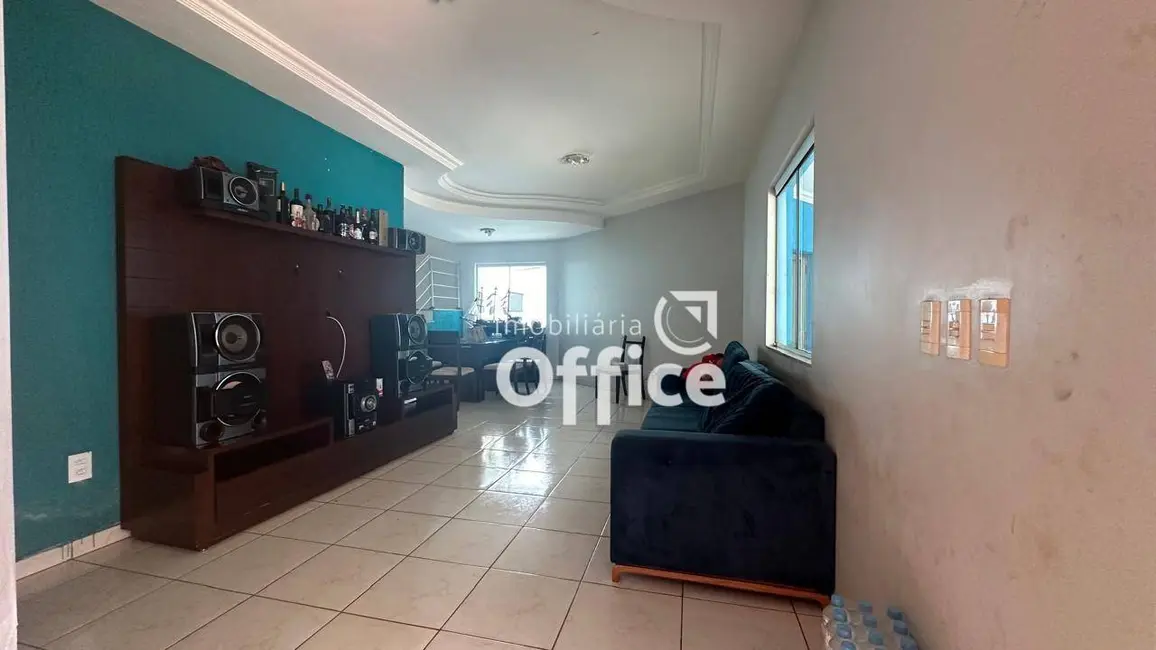 Foto 4 de Casa com 3 quartos à venda, 300m2 em Jardim Europa, Anapolis - GO