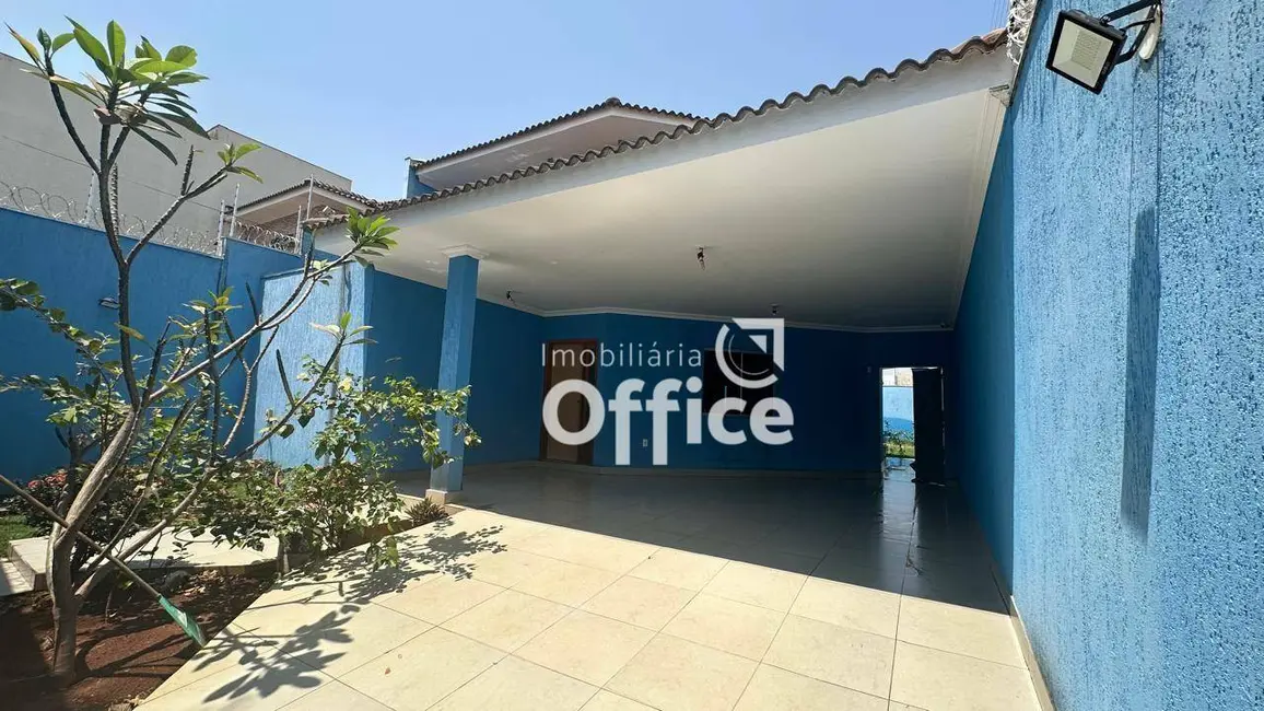 Foto 3 de Casa com 3 quartos à venda, 300m2 em Jardim Europa, Anapolis - GO