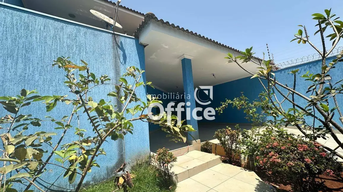 Foto 2 de Casa com 3 quartos à venda, 300m2 em Jardim Europa, Anapolis - GO