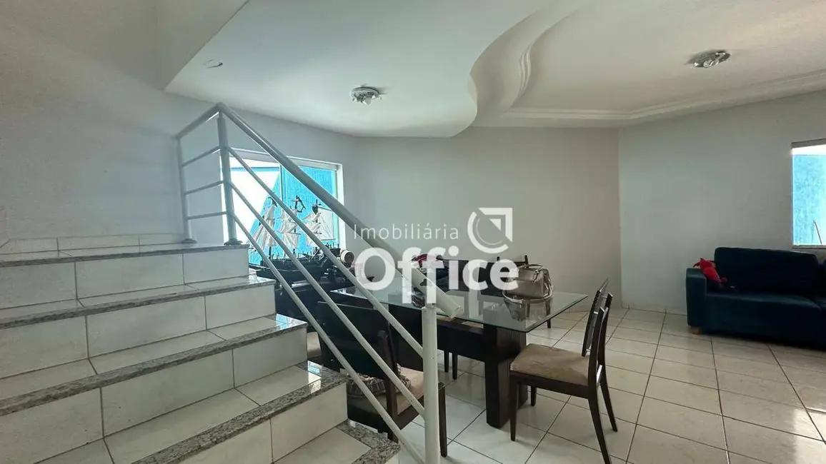 Foto 9 de Casa com 3 quartos à venda, 300m2 em Jardim Europa, Anapolis - GO