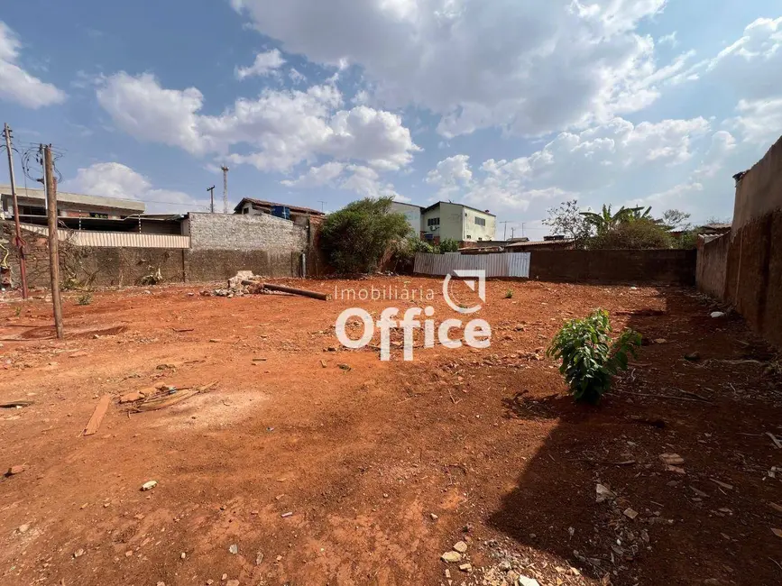 Foto 2 de Terreno / Lote à venda, 480m2 em Vila Jaiara, Anapolis - GO