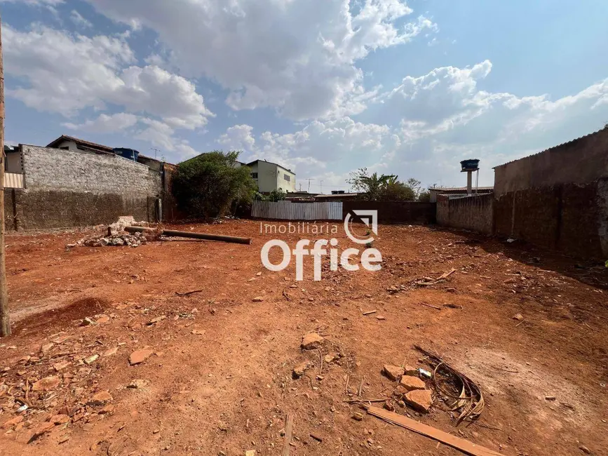 Foto 1 de Terreno / Lote à venda, 480m2 em Vila Jaiara, Anapolis - GO