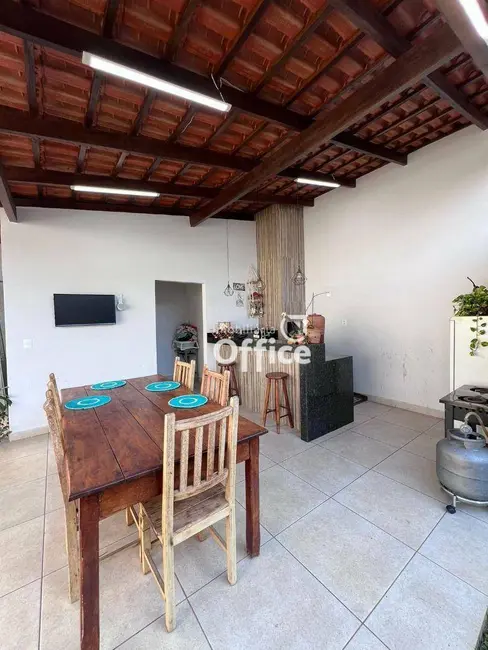 Foto 3 de Casa com 3 quartos à venda, 300m2 em Residencial Araguaia, Anapolis - GO