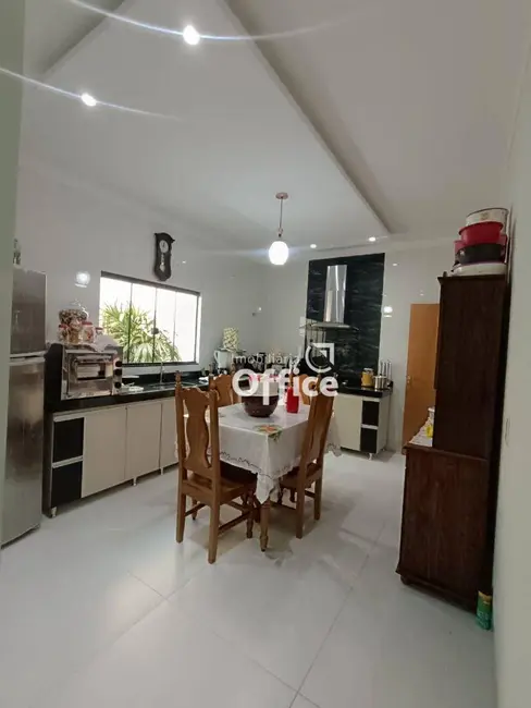 Casa com 3 quartos à venda, 200m2 em Loteamento Residencial Verona, Anapolis - GO - imagem 3 Foto 3 de Casa com 3 quartos à venda, 200m2 em Loteamento Residencial Verona, Anapolis - GO