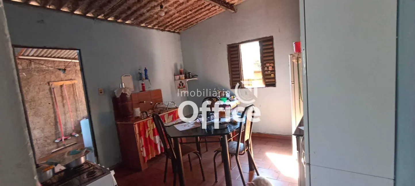 Foto 3 de Casa com 2 quartos à venda, 300m2 em Anapolis - GO