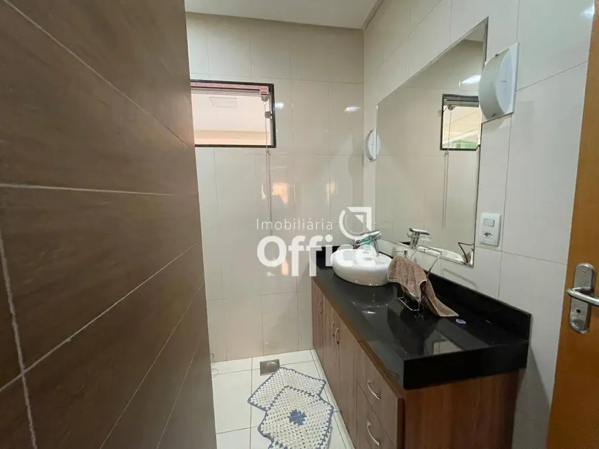 Sobrado com 3 quartos à venda, 450m2 em Cidade Jardim, Anapolis - GO - imagem 8 Foto 8 de Sobrado com 3 quartos à venda, 450m2 em Cidade Jardim, Anapolis - GO